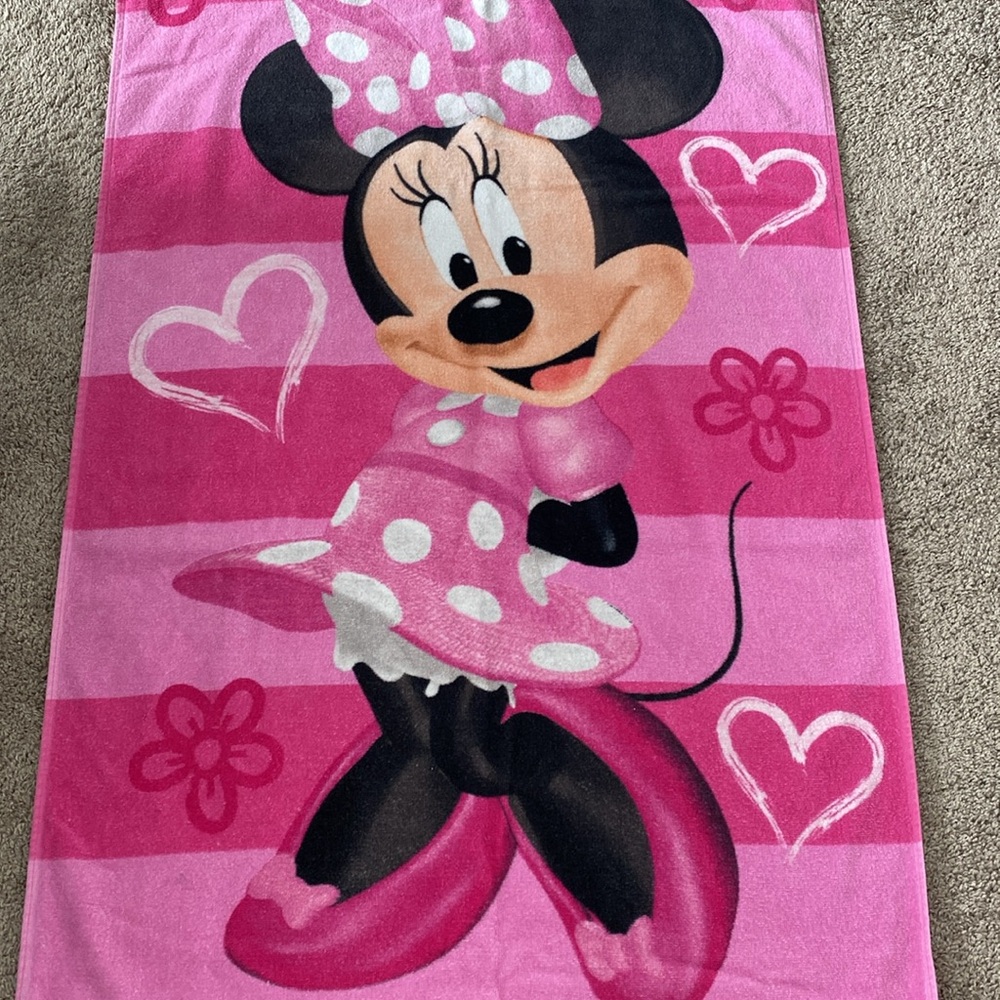 Disney Minnie Mouse beach towel - Picture 3 of 5
